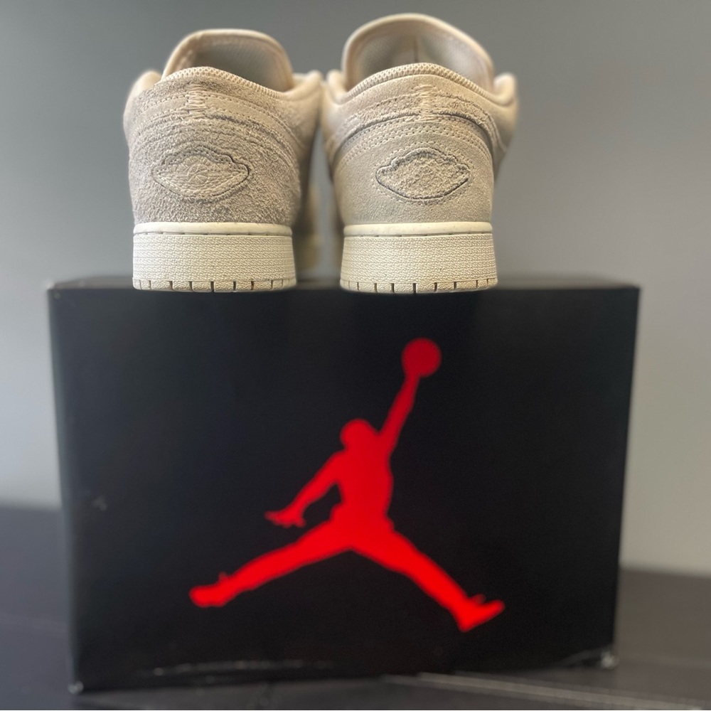 SOLD! Nike Air Jordan 1 Low SE Craft-  Size 7Y - Picture 4 of 9